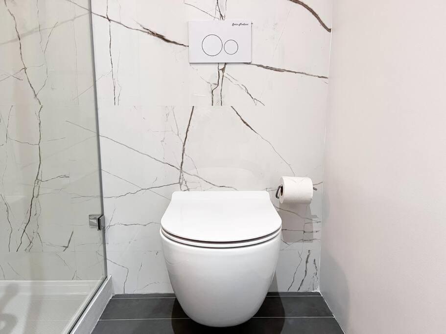 New Beautiful Modern One Bedroom Apt In Brooklyn At Rem-Casa New York City Exterior photo